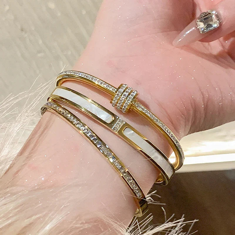 Classic Bracelet with Mother-of-Pearl and Zirconia Detail